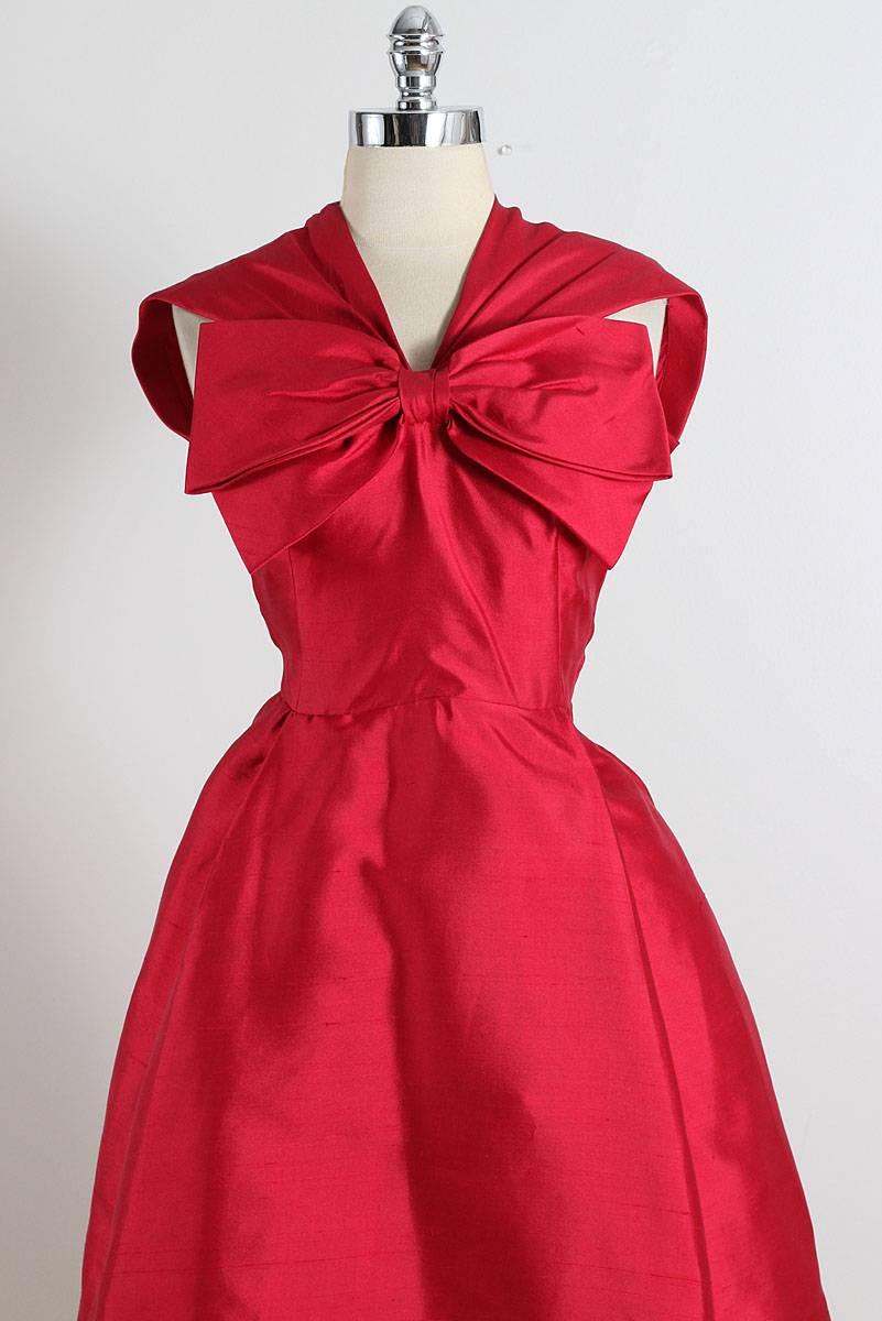 ➳ vintage 1950s dress

* pinkish  red silk
* cotton lining
* bow bodice accent
* button strap
* metal side zipper
* by Miss Winston

condition | excellent

fits like xs

length 39