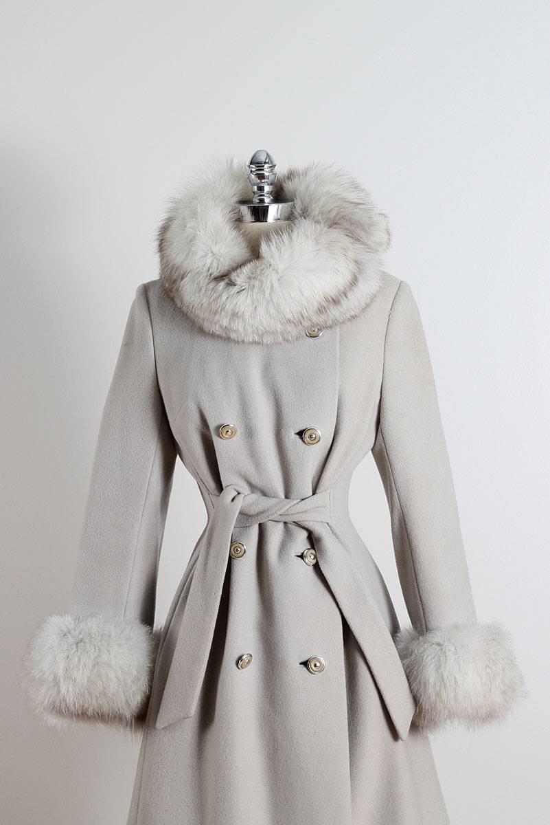 ➳ vintage 1960's coat

* silver gray wool
* white fox fur trim
* satin lining
* button & tie front
* pockets
* by The American Way

condition | excellent 

fits like s/m

length 38