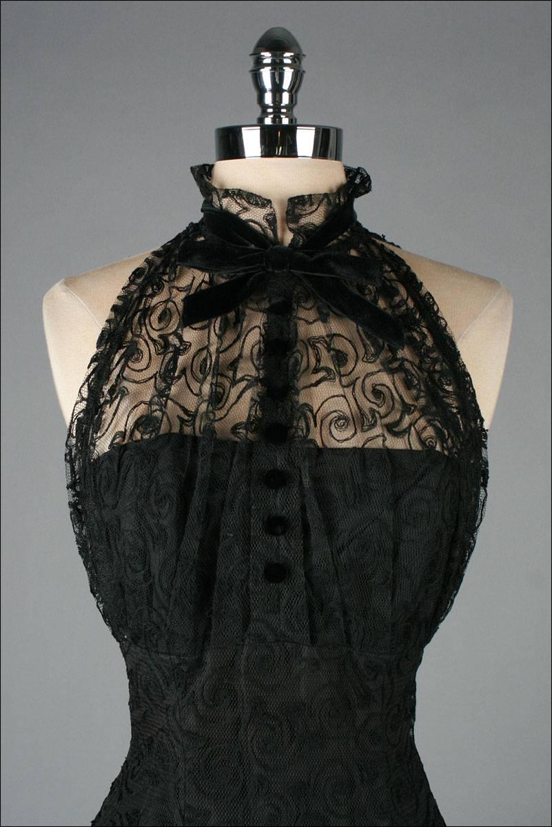 vintage 1950's dress

* black swirled embroidery tulle
* acetate and tulle linings
* velvet tuxedo bodice detailing
* metal back zipper
* full skirt
* by Paul Sachs

condition | excellent

fits like medium

length 48