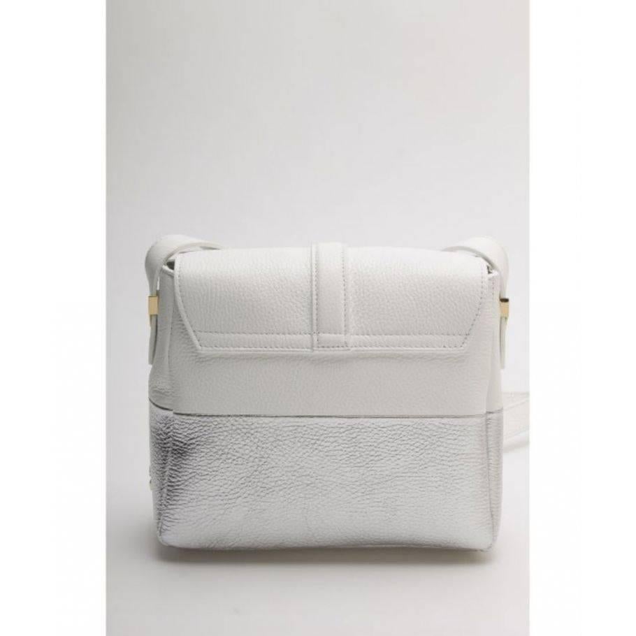 Sleek, stylish Versace bag for any formal and casual occasion.
Color: White
Leather with goldtone hardware
Cotton lined interior features zip pocket and 2 open pockets
Measures 8.8 x 7.6 x 4.4 in
Leather
Italy

Indicative dimensions
Width