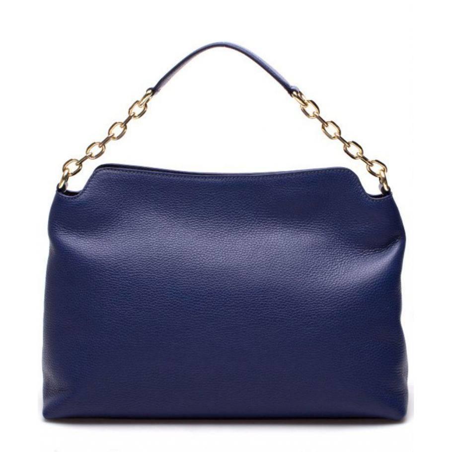 Sleek, stylish Versace bag for any formal and casual occasion.
Color: Blue
Leather with goldtone hardware
Cotton lined interior features zip pocket and 2 open pockets
Measures 15.6 x 11.2 x 6.4 in
Leather
Italy

Indicative dimensions
Width