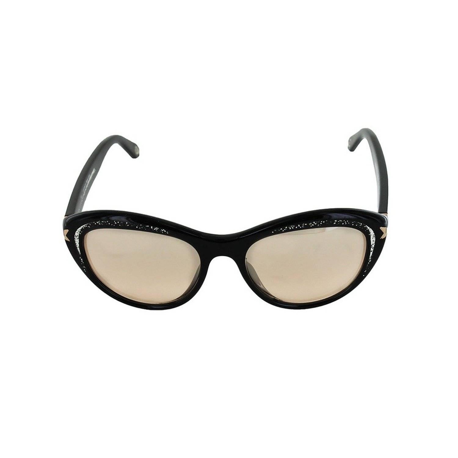 Givenchy SGV 931 975X Black Cat Eye Sunglasses In New Condition For Sale In Los Angeles, CA