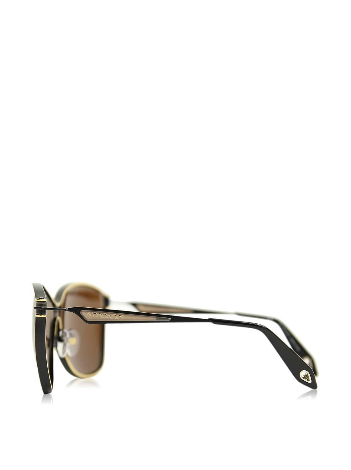 Givenchy SGVA52 0305 (Black - Gold with Brown lenses) In New Condition For Sale In Los Angeles, CA