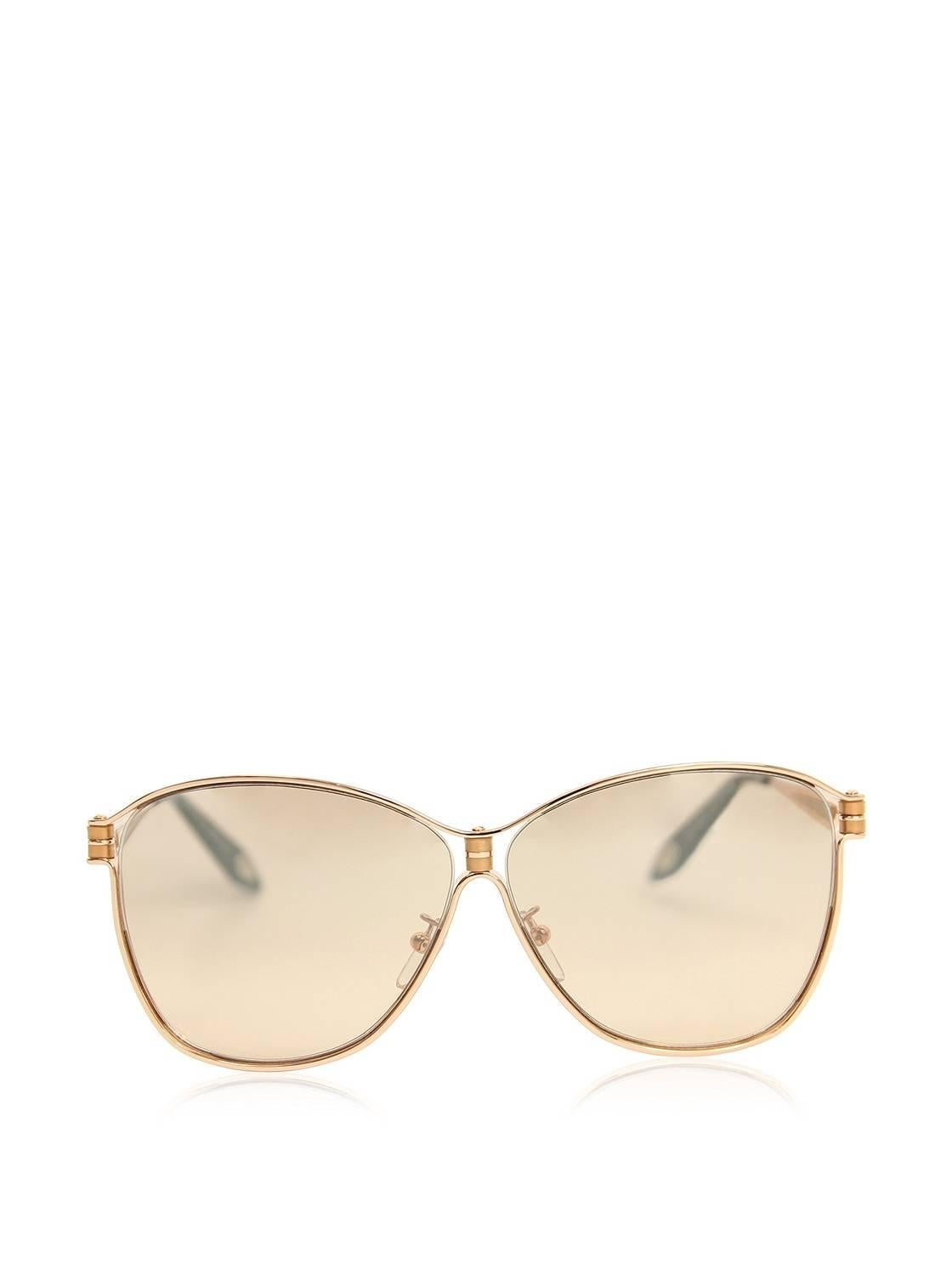 Givenchy SGVA52 A39X (Bronze with Brown Gradient with Mirror effect lenses) Sizes:. Lens: 63mm, bridge: 10mm, arms: 140mm

Metal frame
Mirrored lens
Non-polarized
Lens width: 63 mm
Bridge: 10 mm