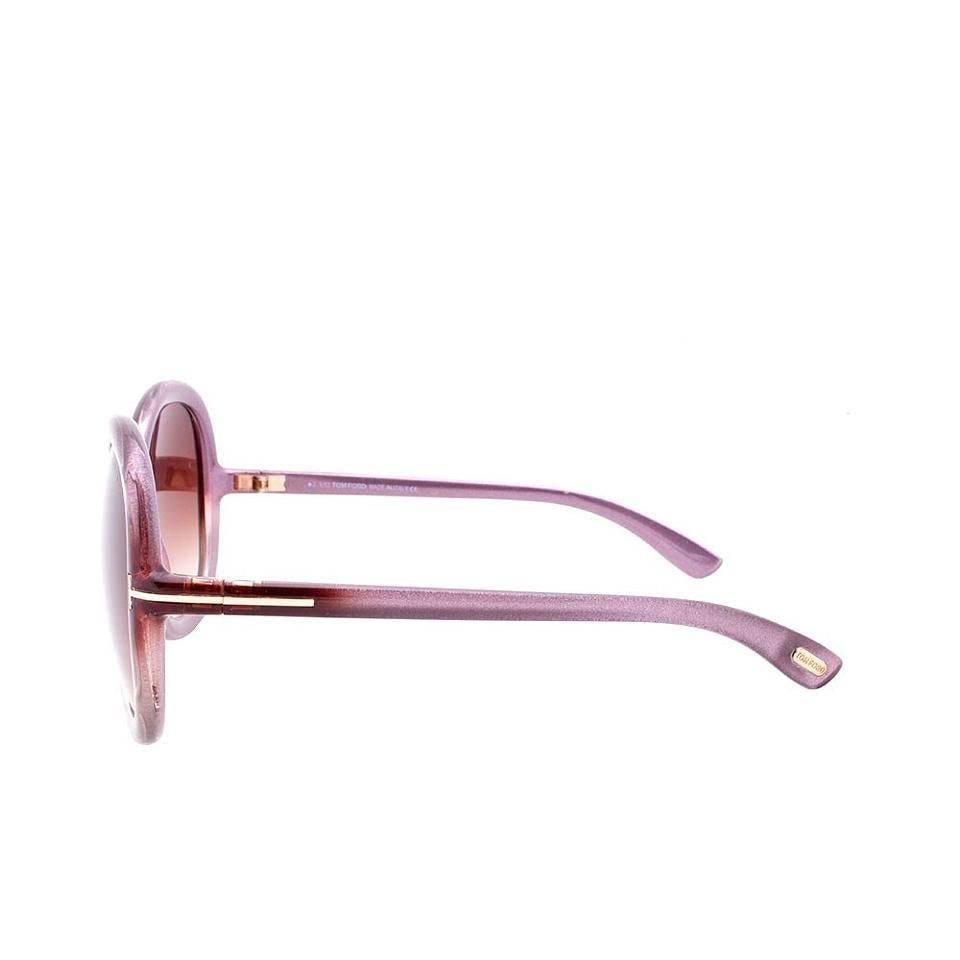 Tom Ford Candice Sunglasses, Purple Glitter (TF276)

These Tom Ford TF276 74Z oval sunglasses are specially designed for women who have a touch of flamboyance and sparkle in their step. Equipped with a sparkling purple glitter frame, brown