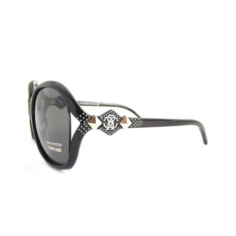Roberto Cavalli Women's Fly Oversized Sunglasses, Black

Look your best with Roberto Cavalli Fly collection. These black oversized shades will not only keep you stylish but will keep your eyes well protected from the sun while at the beach or