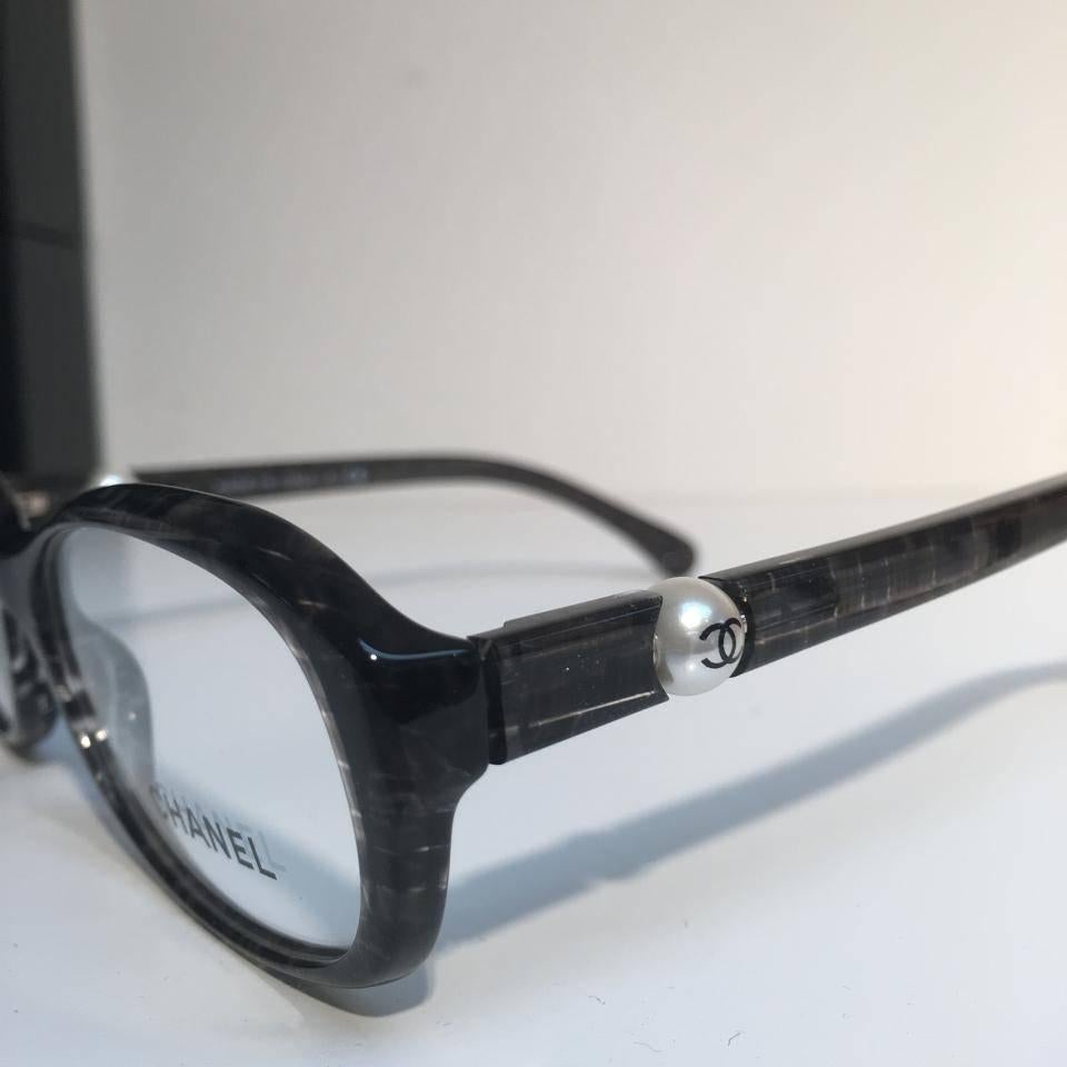 Chanel Pearl Eyeglasses, Black Glitter (CH3224H)

Brand new, never used

Chanel glasses are always on the cutting edge of fashion and style. Known for their distinctive and innovative designs and with all frames made exclusively in Italy, these