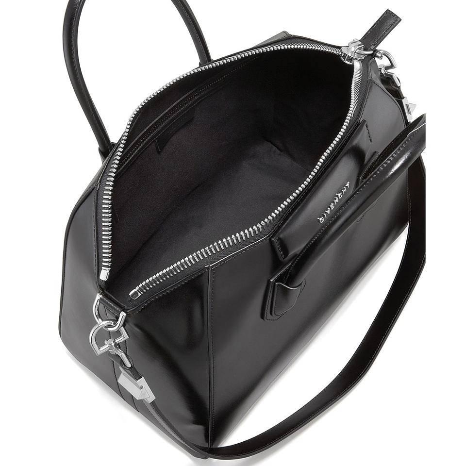 Givenchy Antigona Medium Calfskin Duffle Shoulder Bag, Black In New Condition In Los Angeles, CA