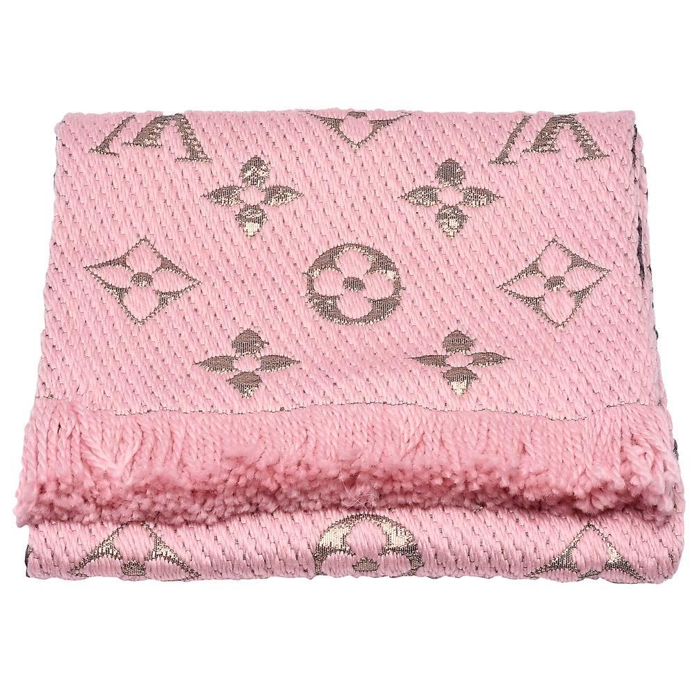 Louis Vuitton Logomania Shine Wool Scarf, Pink Lurex (M70466)

Make the most of winter with the Logomania Shine scarf. In a soft, warm blend of wool and silk with Lurex for shine, it is adorned with an oversize version of the iconic Monogram