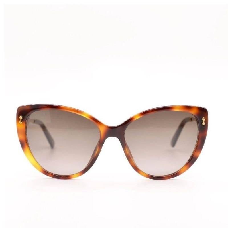 Gucci Sunglasses, Havana Gold

These Gucci sunglasses are the perfect way to shield eyes from harmful UV rays whilst staying a step ahead of the fashion curve.  

Specifications:
Brand		: Gucci
Model		: GG3804S CRXHA
Style		: Cat