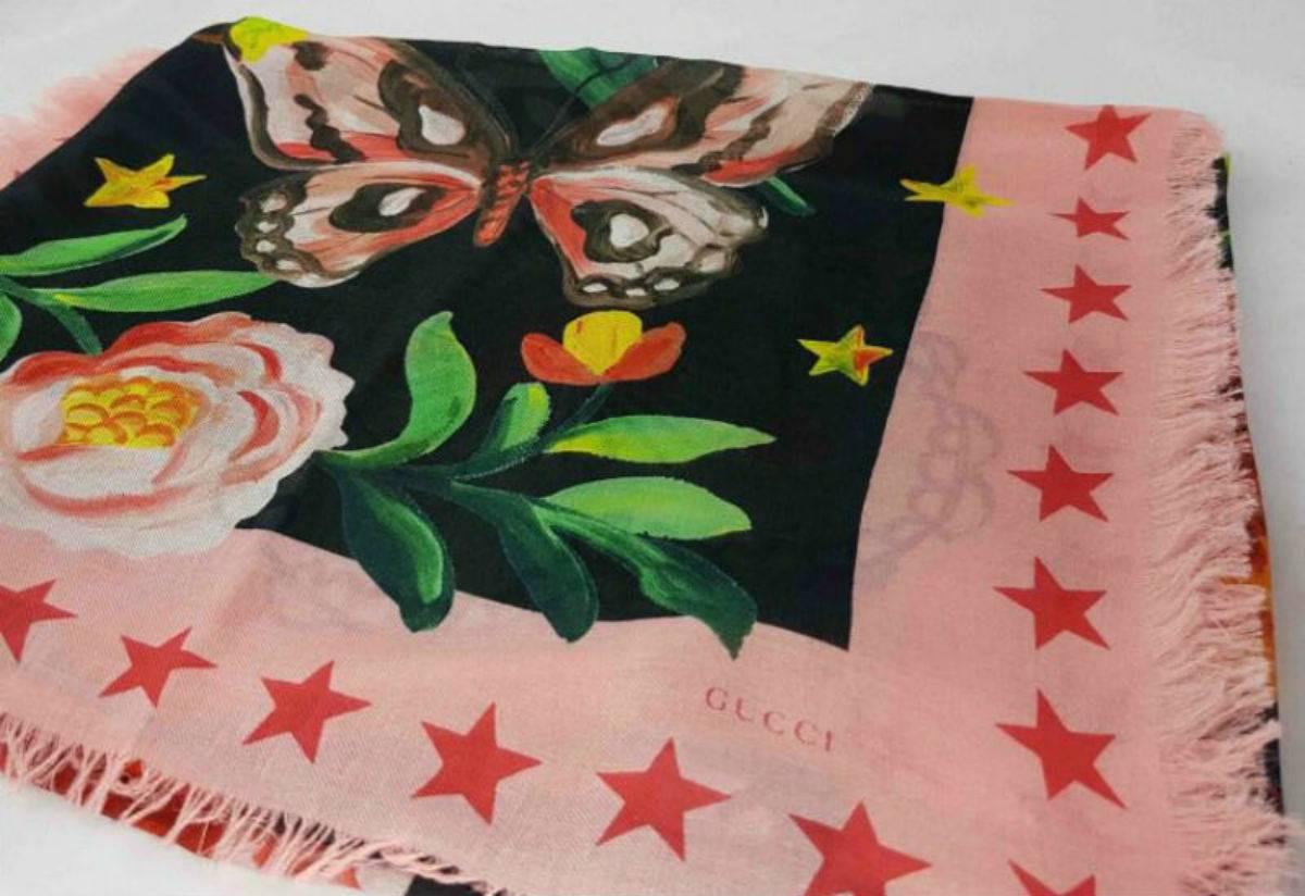 Gucci Garden Exclusive Modal Silk Shawl In New Condition For Sale In Los Angeles, CA