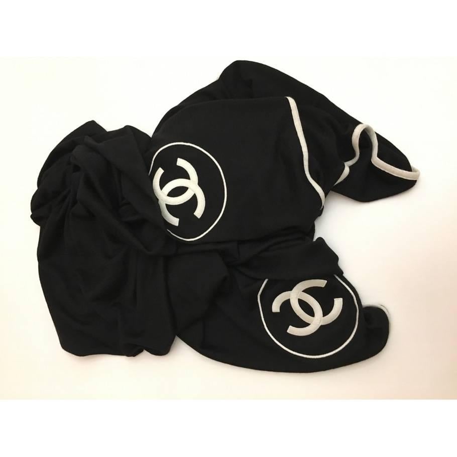 Chanel Cashmere Silk CC Logo Stole, Black

This gorgeous piece of art is featured in 70% cashmere and 30% silk blend. This scarf drapes beautifully and displays two large interlocking CC logos on opposite corners. The stole has no sign of wearing,