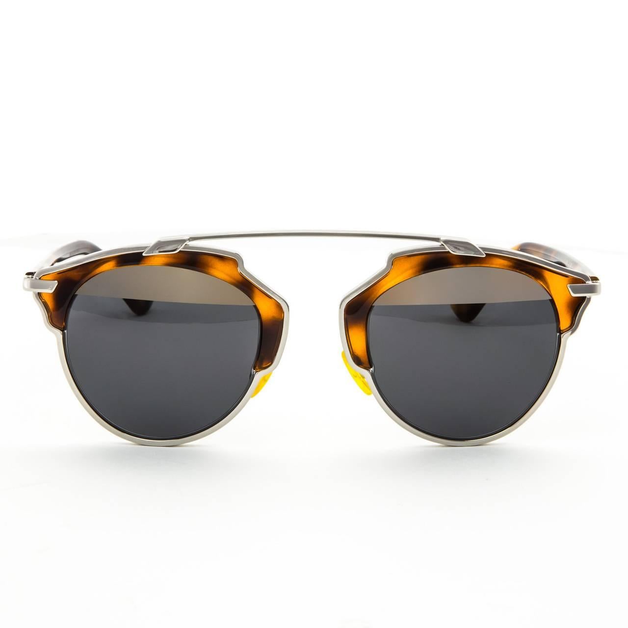 Dior So Real Sunglasses in Tortoise Shell with Silver Mirror Lenses

This tortoise shell color of the iconic Dior So Real sunglasses is instantly recognizable thanks to its unique split-color lenses. The top half features a silver mirror, with the