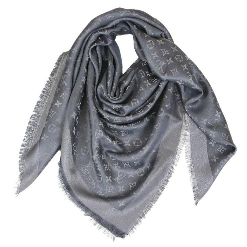 Louis Vuitton Monogram Charcoal Gray Shine Shawl (M72414) In New Condition For Sale In Los Angeles, CA