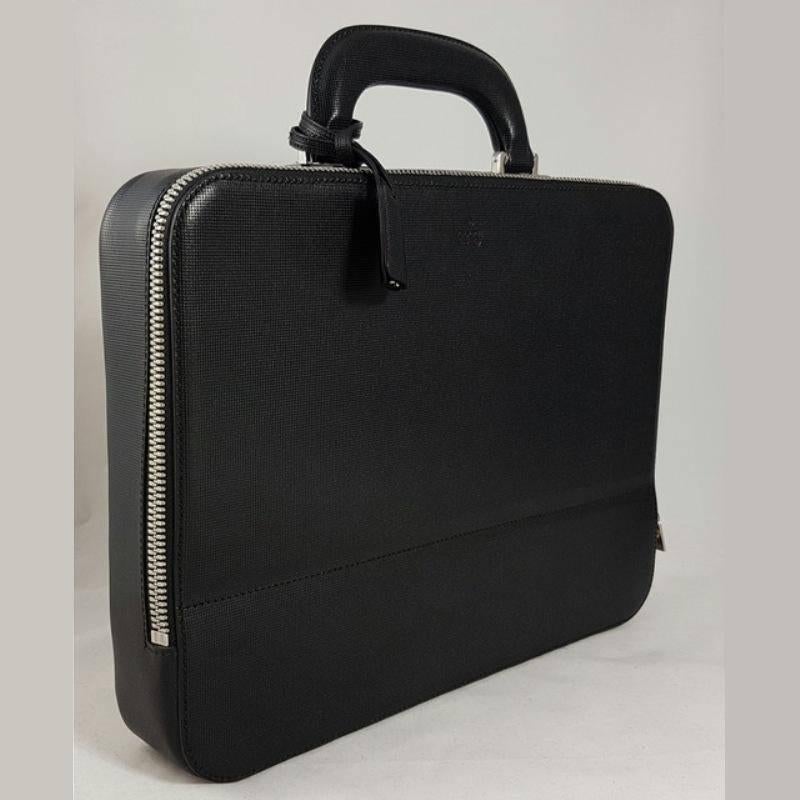 Gucci Overnight Leather Briefcase Satchel, Black

Presenting Gucci overnight bag! You can bring your documents and cards with elegance and safety and close the bag with the key. 

Features:
• 100% Authentic Gucci briefcase satchel
• Made from