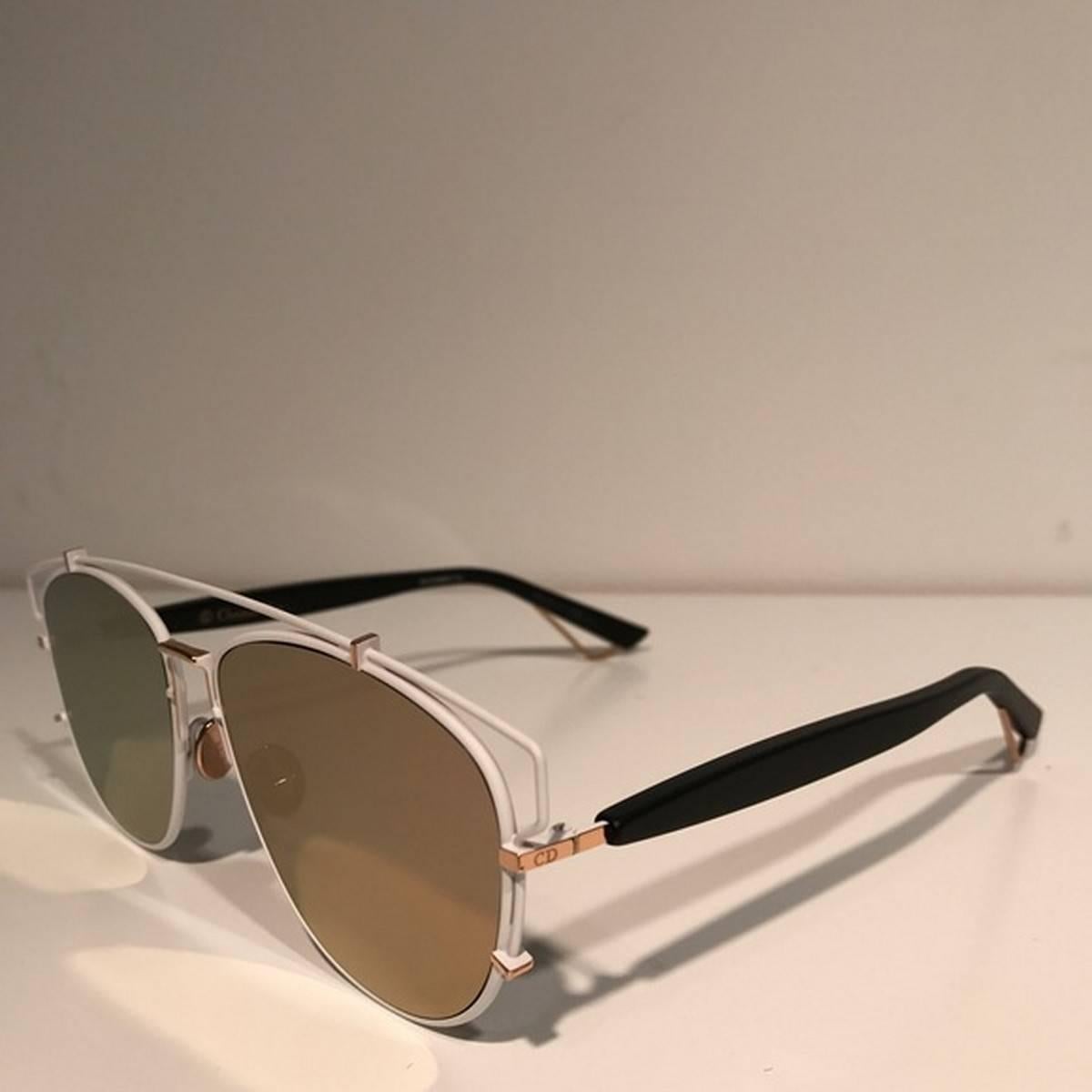 Dior Black Mirrored Technologic Sunglasses
Color: Black/White
Size: OS

Brand new with box.
Unused condition.
No flaws.
Made in Italy.