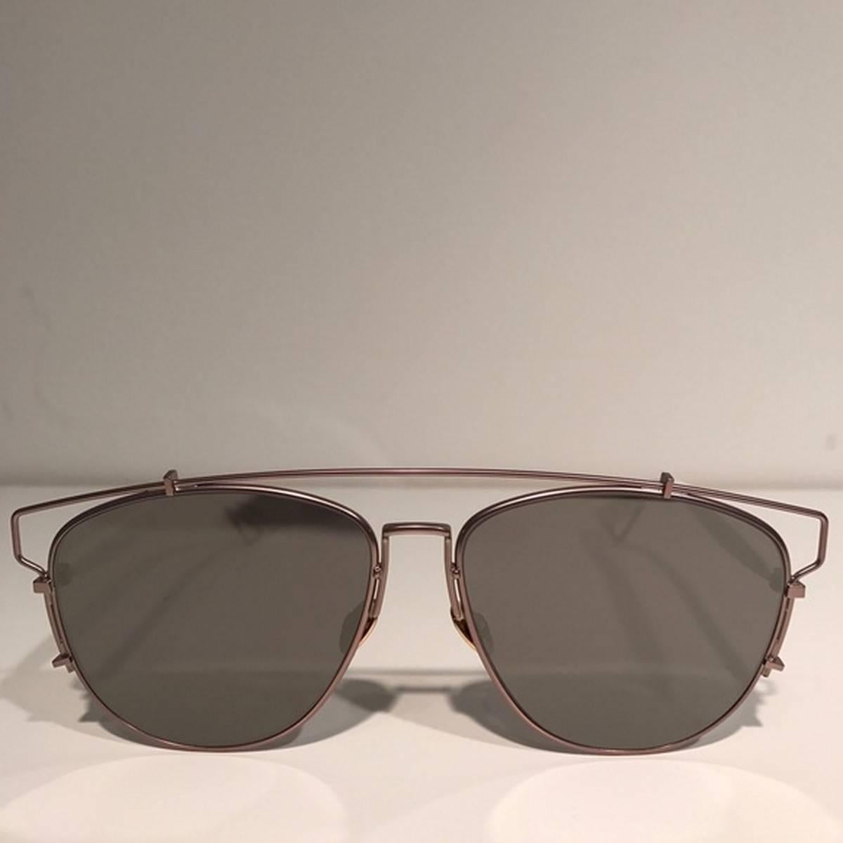 Dior White Mirrored Technologic Sunglasses
Color: White/Silver
Size: OS

Brand new with box.
Unused condition.
No flaws.
Made in Italy.