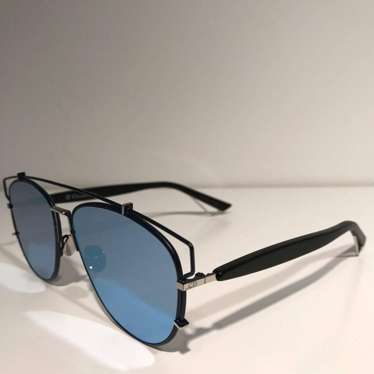 Dior Blue Mirrored Technologic Sunglasses
Color: Blue
Size: OS

Brand new with box.
Unused condition.
No flaws.
Made in Italy.