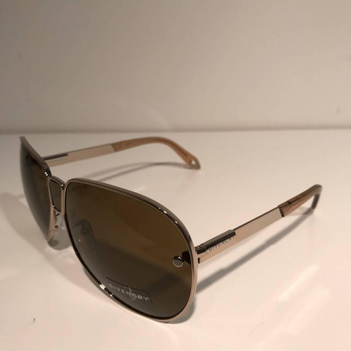 Givenchy Silver Aviator Sunglasses
Color: Silver/Brown
Size: OS

Brand new with box.
Unused condition.
No flaws.
Made in Italy.