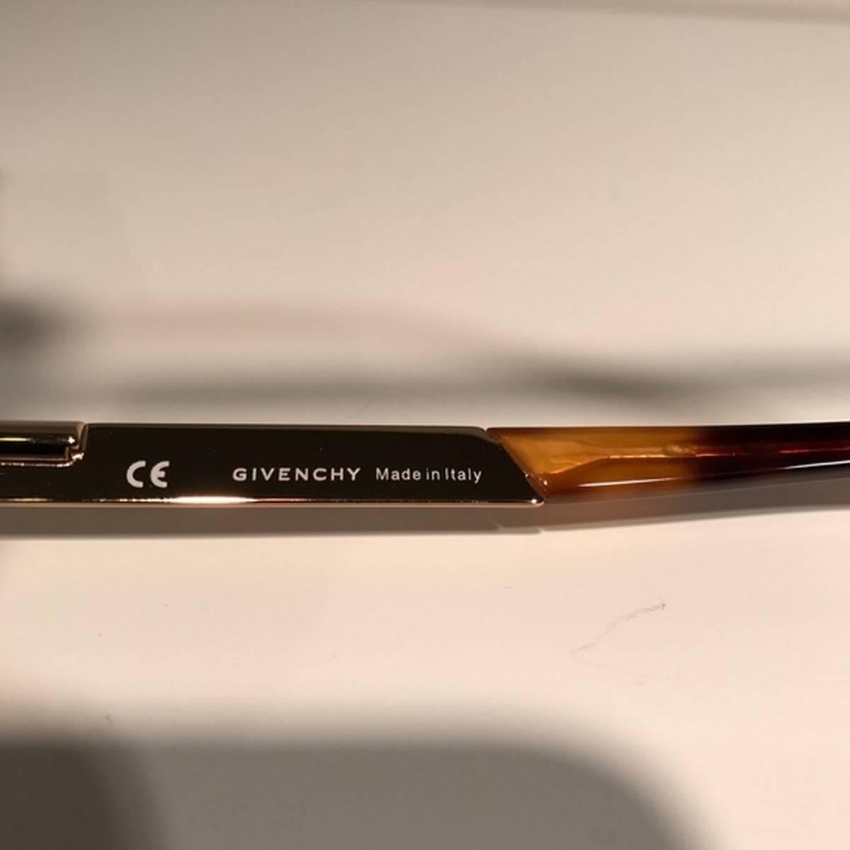 Givenchy Gold Aviator Sunglasses In New Condition For Sale In Los Angeles, CA