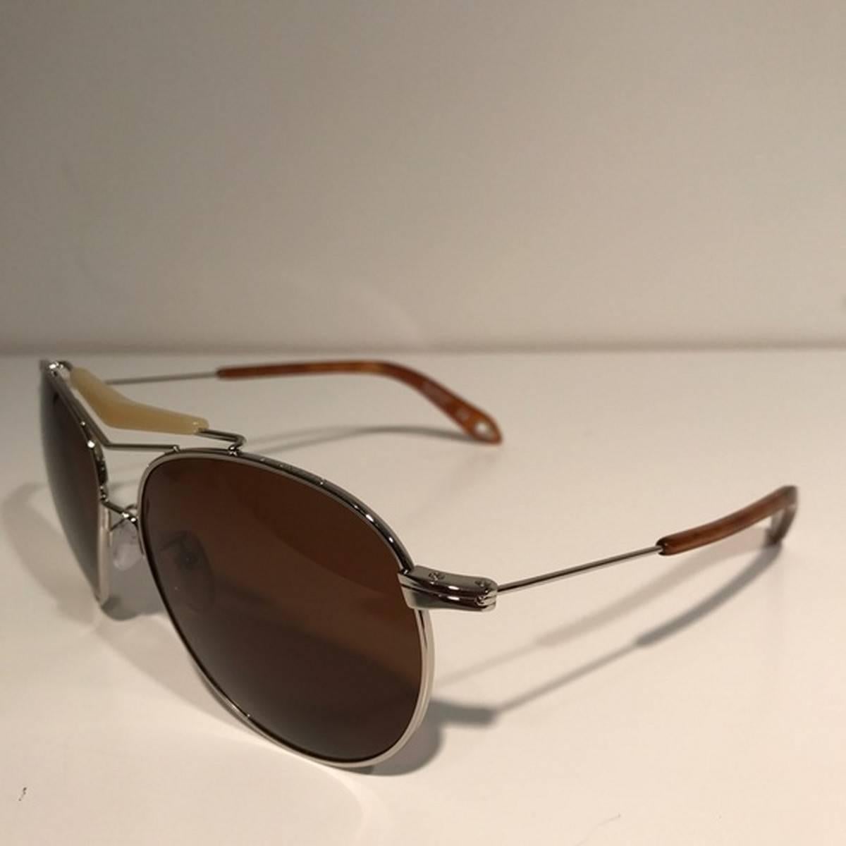 Givenchy Silver Aviator Sunglasses
Color: Silver/Brown
Size: OS

Brand new with box.
Unused condition.
No flaws.
Made in Italy.