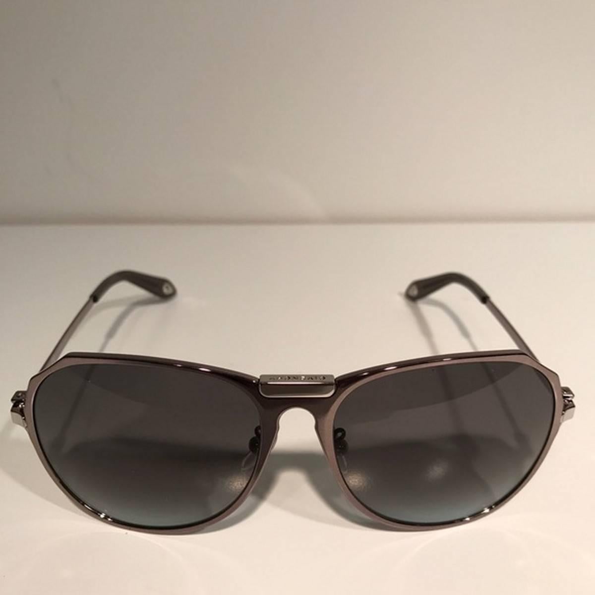 Givenchy Silver Aviator Sunglasses
Color: Gray/Silver
Size: OS

Brand new with box.
Unused condition.
No flaws.
Made in Italy.
