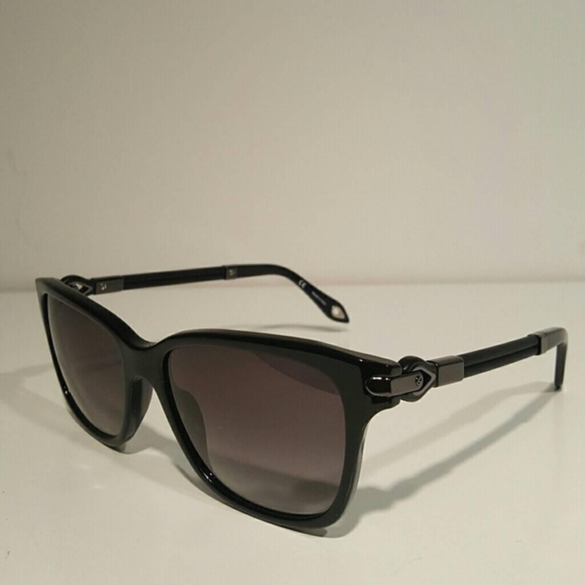 Givenchy Black Wayfarer Sunglasses
Color: Black
Size: OS

Brand new with box.
Unused condition.
No flaws.
Made in Italy.