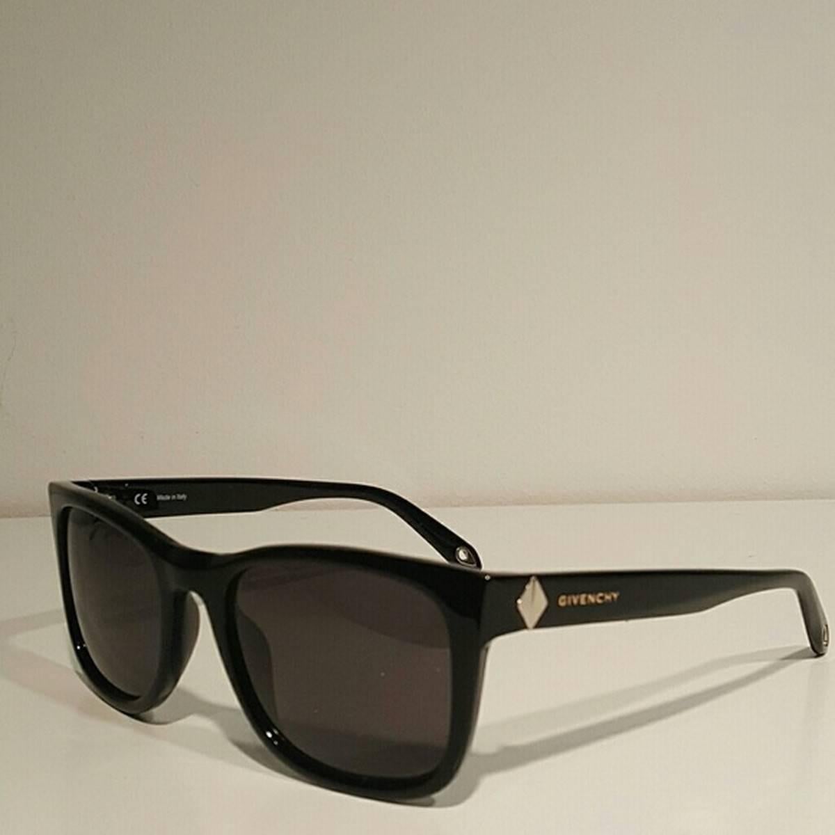 Givenchy Black Wayfarer Sunglasses
Color: Black
Size: OS

Brand new with box.
Unused condition.
No flaws.
Made in Italy.