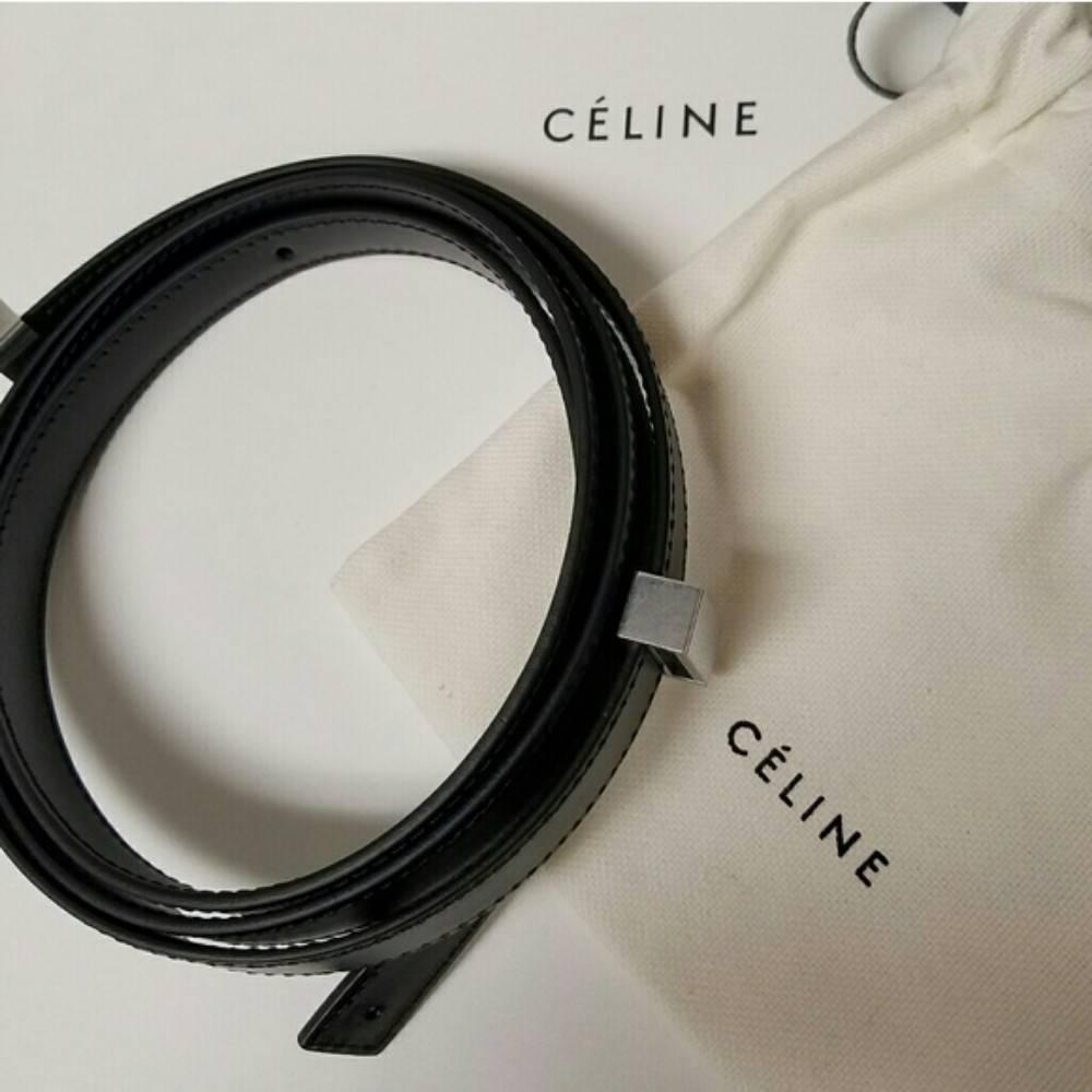 Celine classic box calf shoulder bag medium black In New Condition In Los Angeles, CA