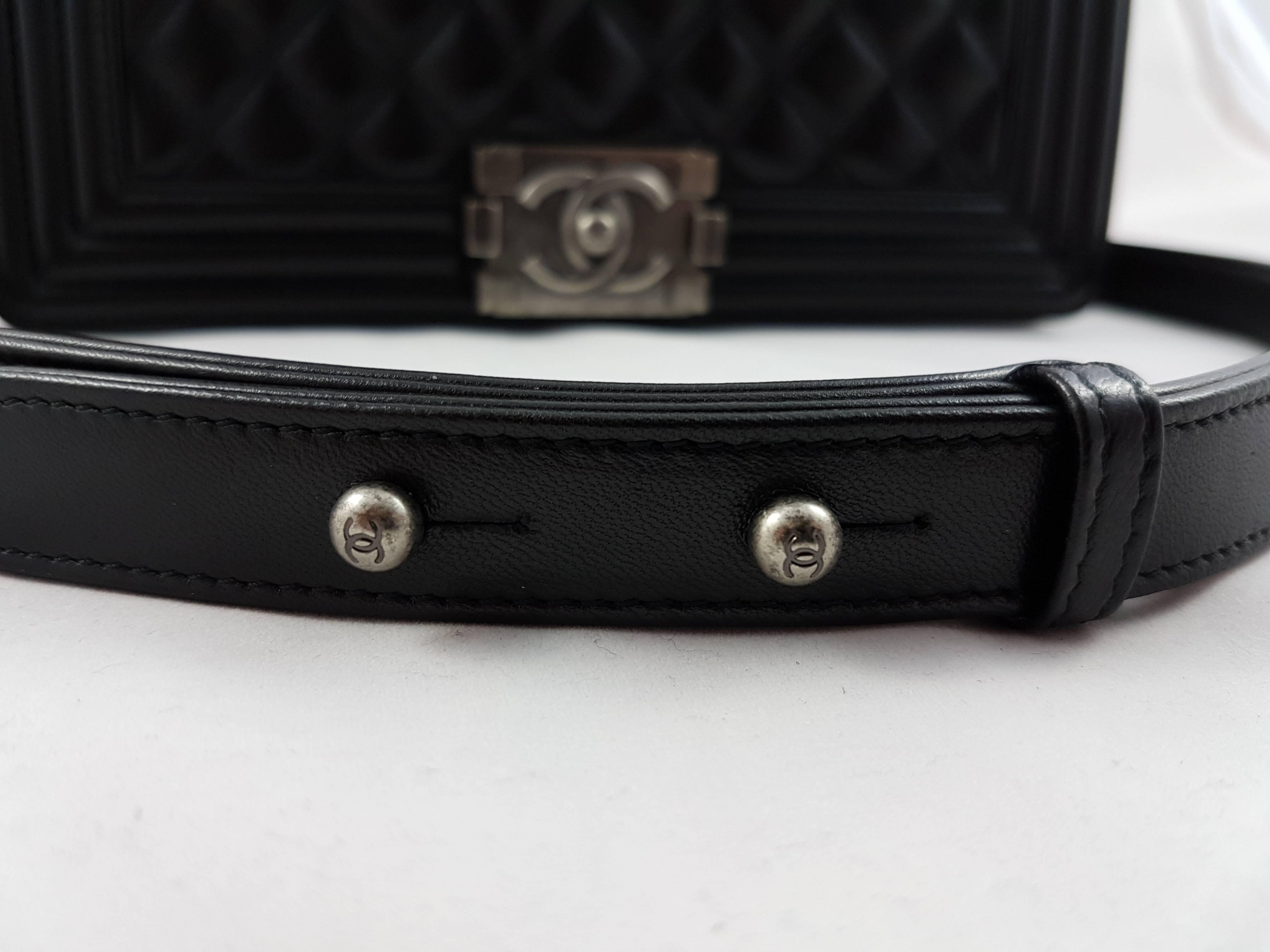 Chanel Medium Boy Bag Quilted Leather Black with Silver Hardware In Excellent Condition In Los Angeles, CA