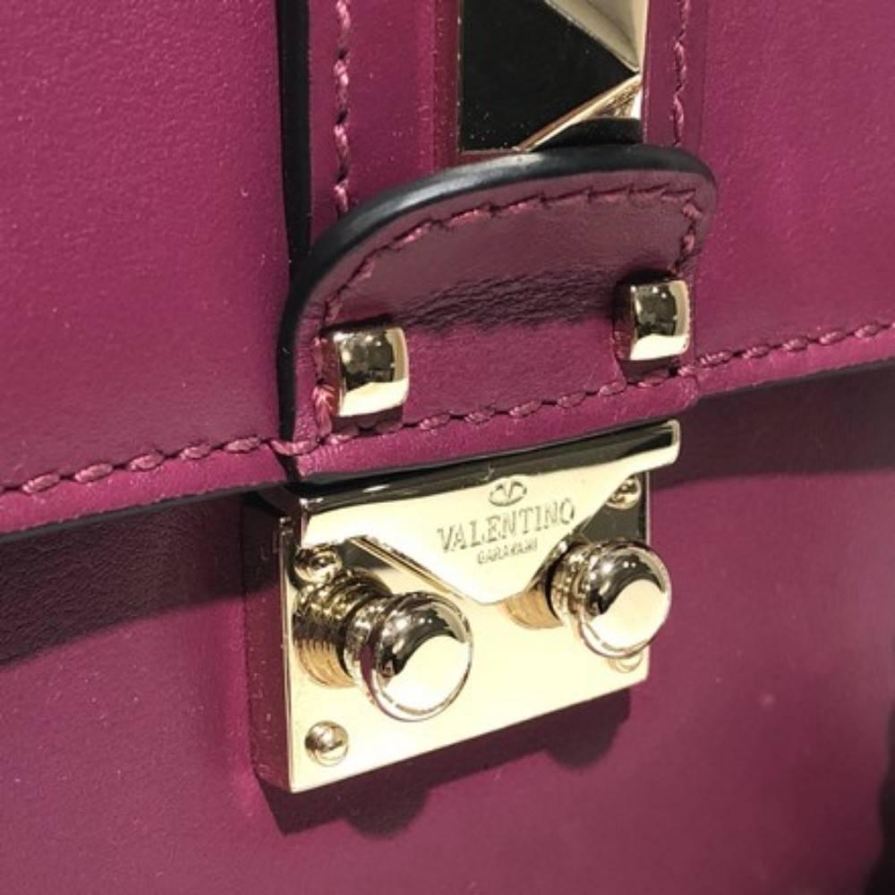 Valentino Small Glam Lock Rockstud Shoulder Bag In New Condition In Los Angeles, CA