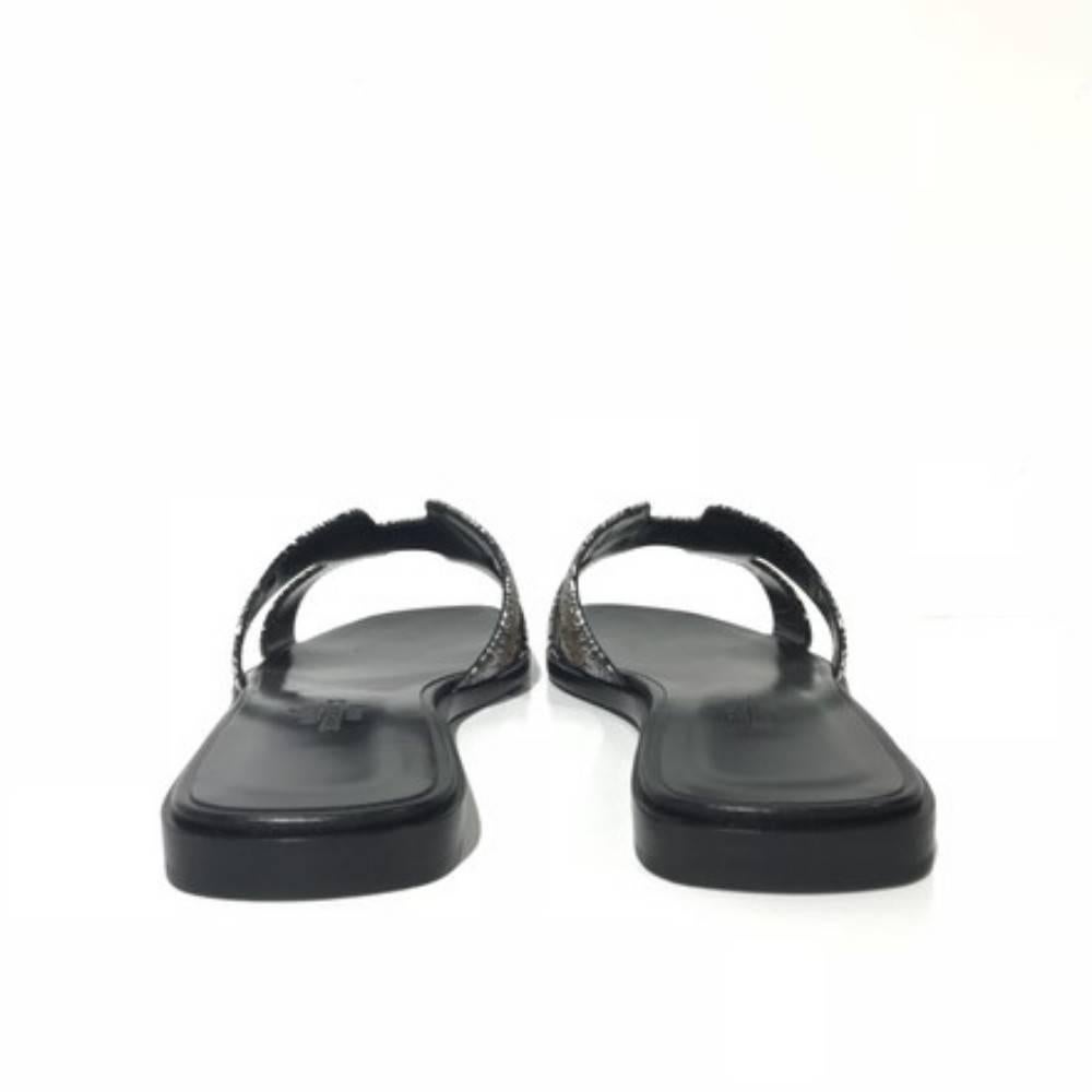 Hermes Oran Black Sandals (Size - 8) For Sale 2