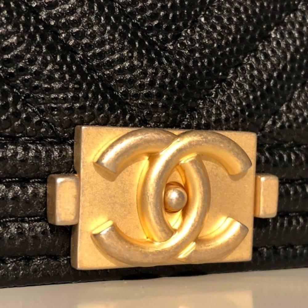 Chanel Chevron Boy WOC caviar black In New Condition For Sale In Los Angeles, CA