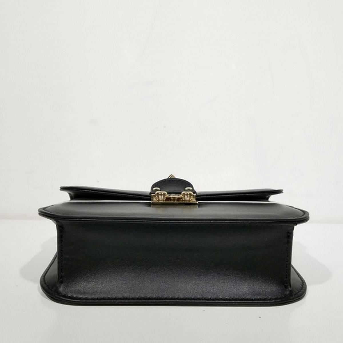 Valentino Glam Lock Leather Shoulder Bag Black In New Condition In Los Angeles, CA