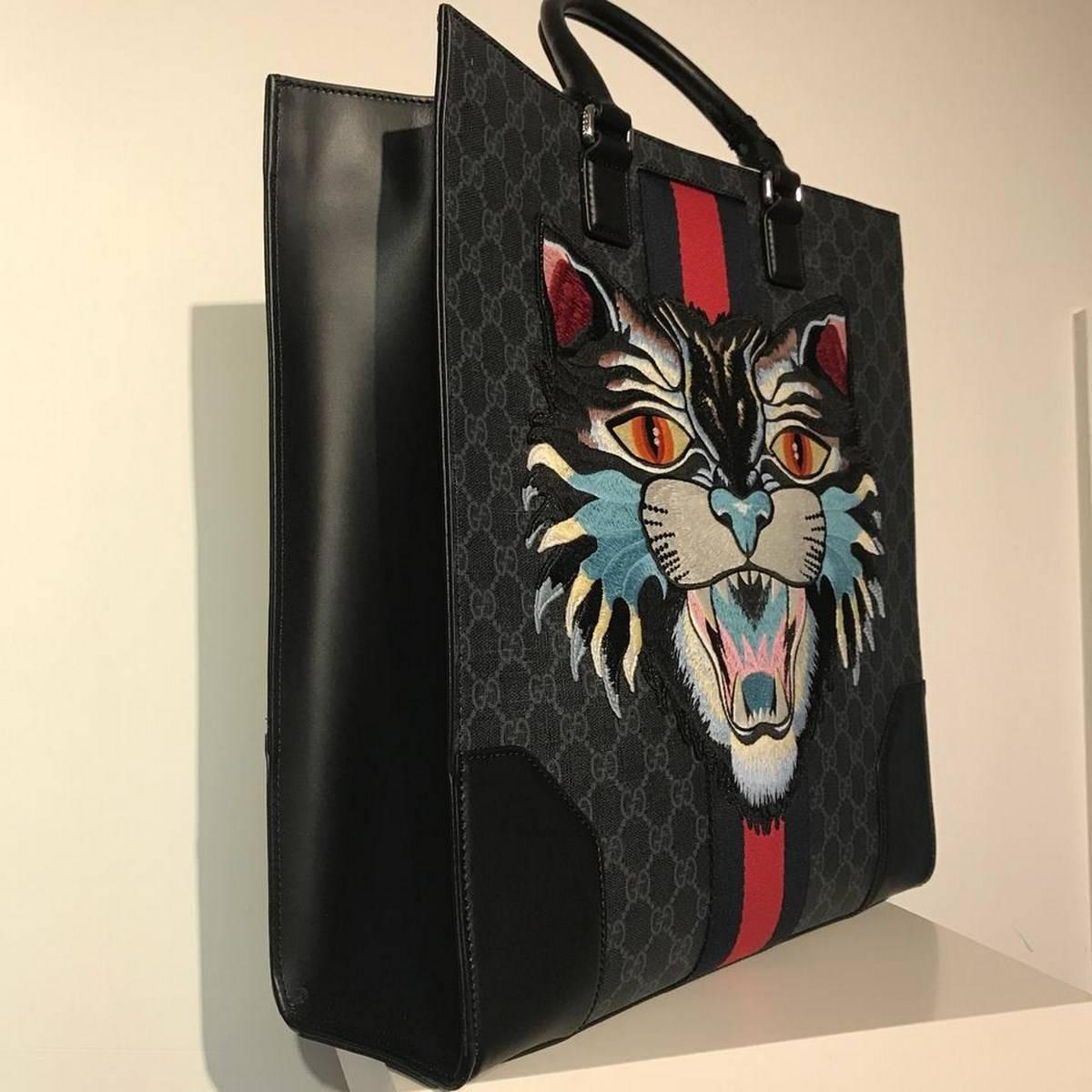 Gucci Black Canvas GG Supreme Tote Bag In New Condition In Los Angeles, CA