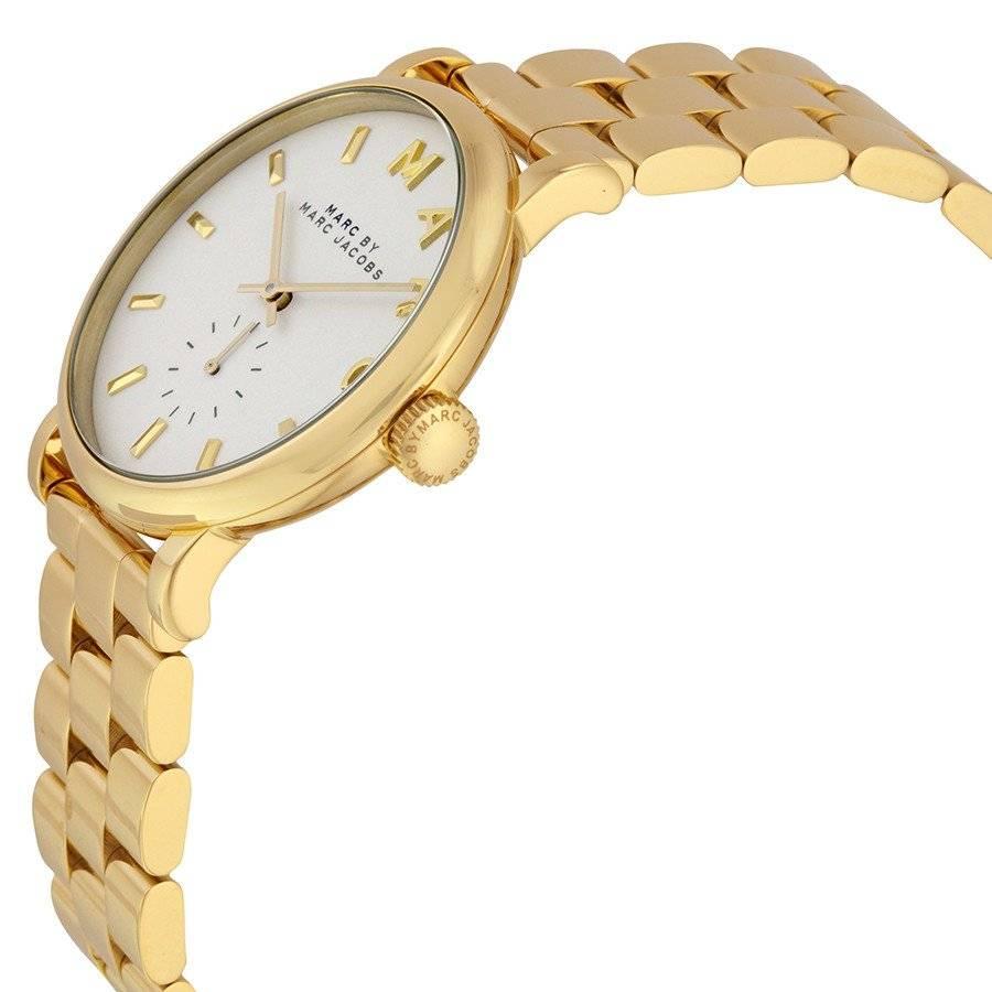 The Marc Jacobs Baker Bracelet 36MM watch takes inspiration from many parts of the Marc Jacobs collection. The Baker showcases that circles - like the iconic enamel disc and polka dot - are a signature for the brand. The Baker features many new and