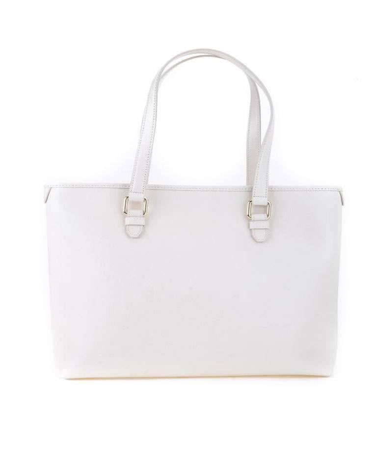 Versace Collection Leather Shopper Tote Bag, White

Designed in saffiano leather, this Versace Collection shopper tote is an oversized design perfect for a woman who loves to take everything with her. With a zippered top and generous interior, you