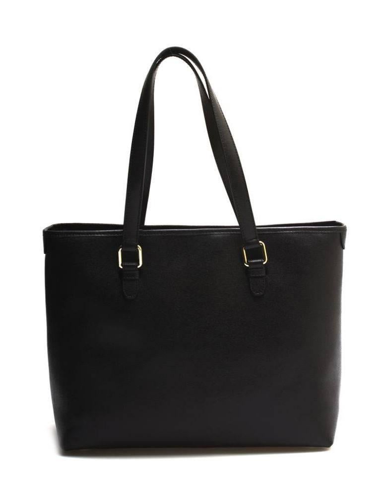 Versace Collection Leather Shopper Tote Bag, Black

Beautiful leather and golden elements decorate the Versace Collection bags and turn them into stylish companions. In the office or for the evening in the city, with a pocket or purse Versace