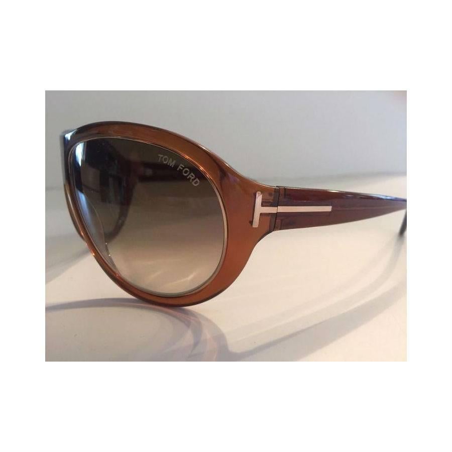 Tom Ford Angus Oversized Sunglasses, Brown (TF25)

Tom Ford's stylish sunglasses have taken Hollywood by storm becoming favorites of the A-list crowd. Innovative, unique and extravagant design makes the Tom Ford shades-line a real eye-catcher for