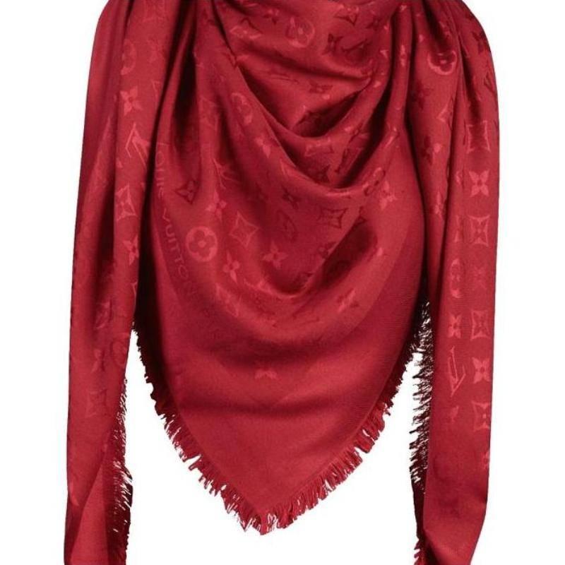 Louis Vuitton Monogram Shawl Pomme d'amour (M72237)

From Louis Vuitton collection, this luxuriously soft monogram shawl is subtle, feminine and ideal for everyday use. Soft and warm due to its mixture of silk and wool this shawl is printed