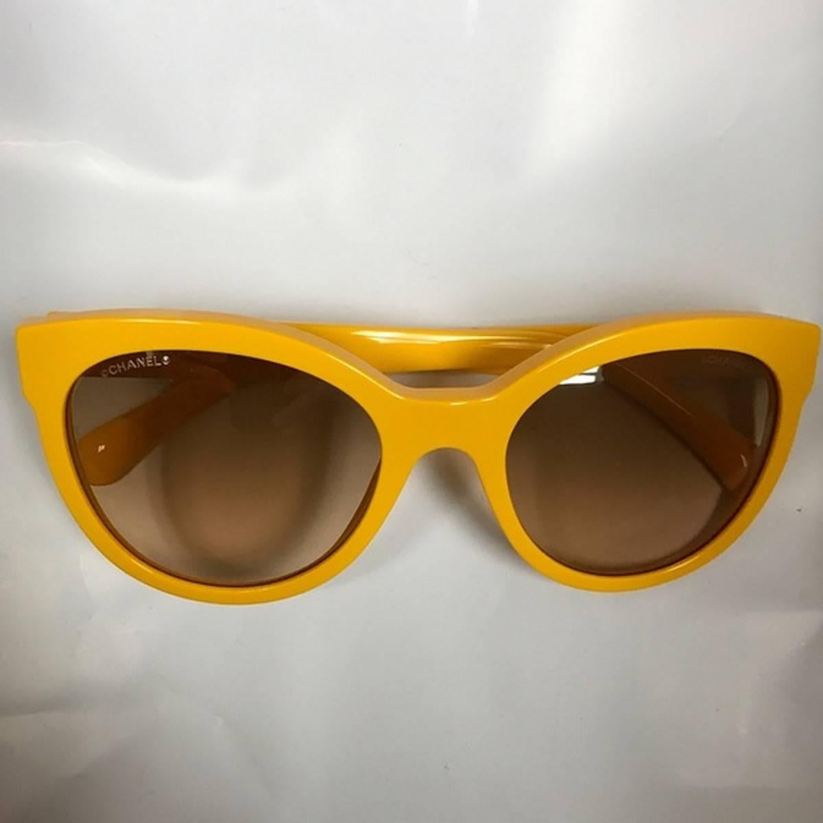 Chanel Yellow Wayfarer Sunglasses
Color: Yellow
Size: OS

Impeccable condition with case
No offers