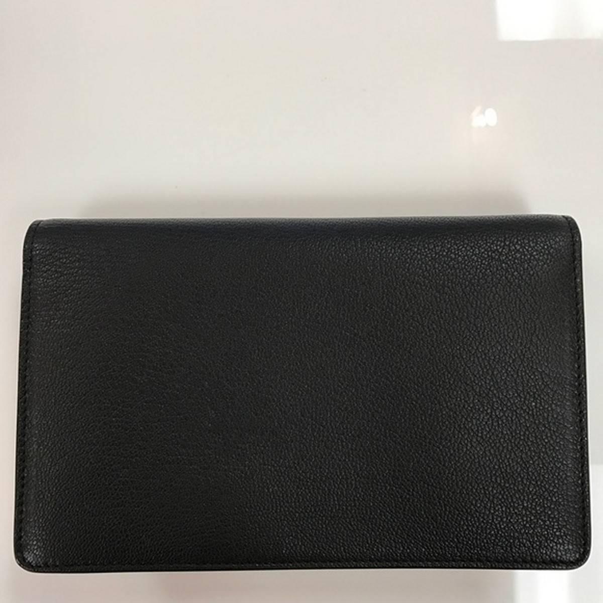 Givenchy Wallet On Chain Clutch Black
Color: Black
Size: OS

Beautiful design with detachable silver metal chain
Made in Italy.
