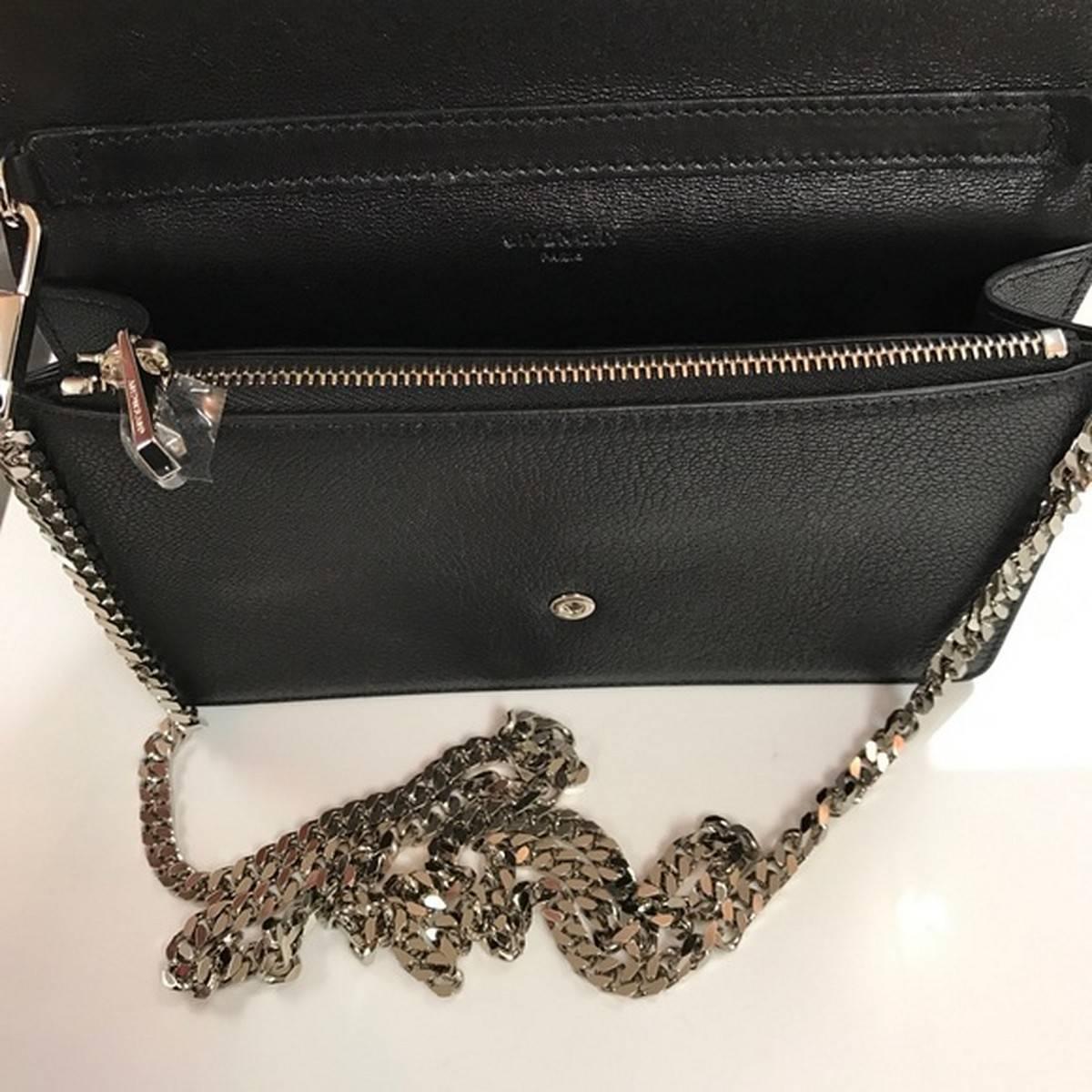 Givenchy Wallet On Chain Clutch Black In New Condition In Los Angeles, CA