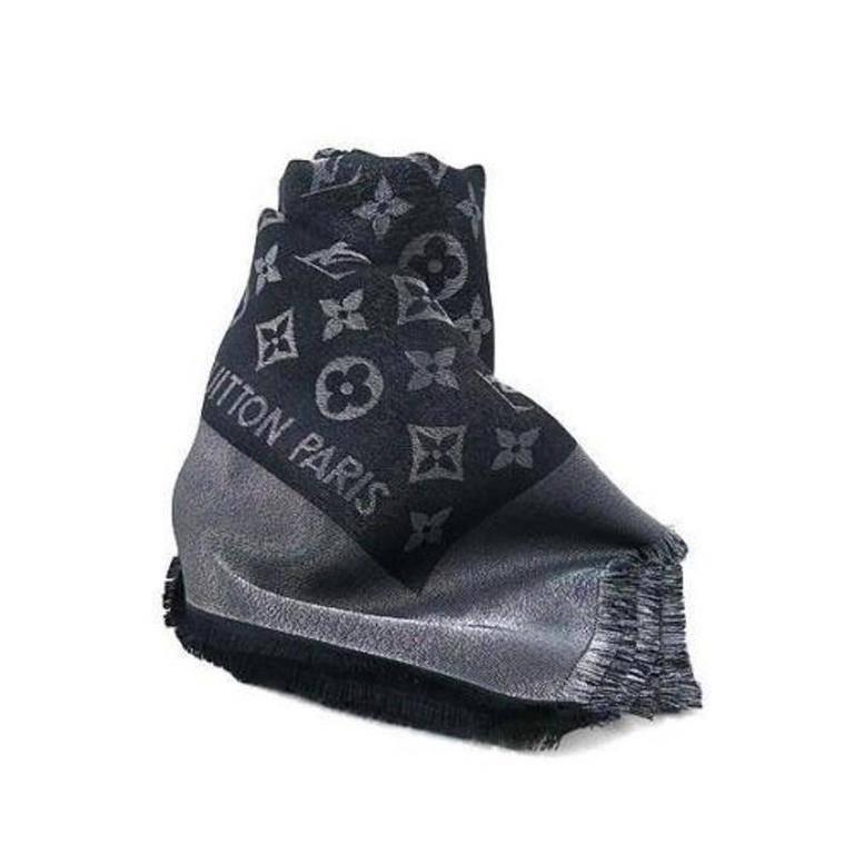 Louis Vuitton M72252 Monogram Black Shine Shawl In Excellent Condition For Sale In Los Angeles, CA