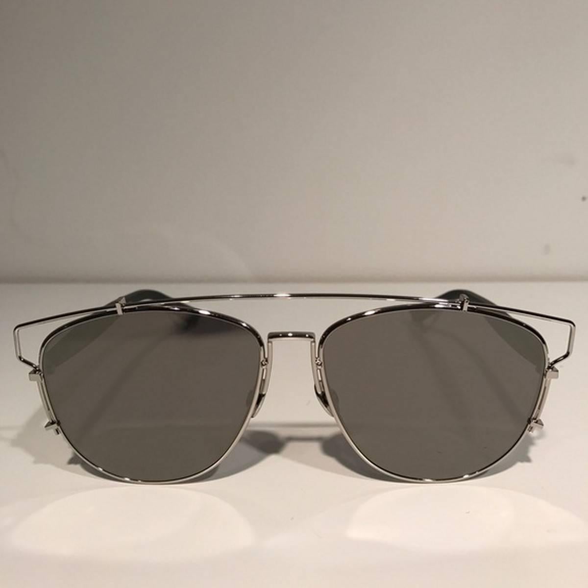 Dior Silver Mirrored Technologic Sunglasses
Color: Silver/Gray
Size: OS

Brand new with box.
Unused condition.
No flaws.
Made in Italy.