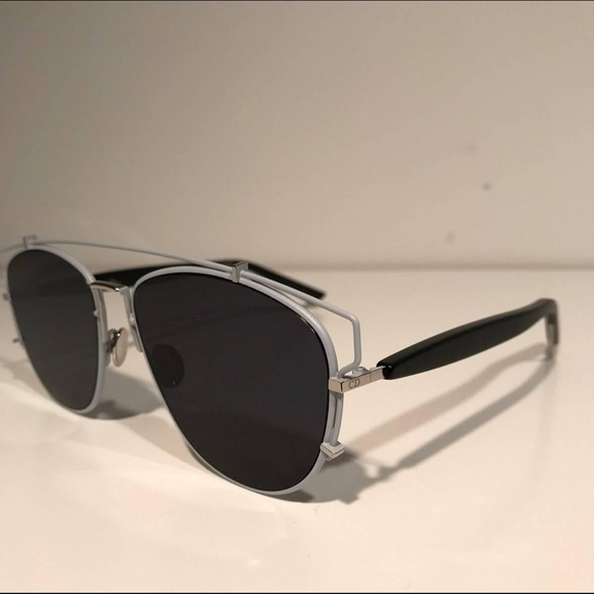 Dior Black White Mirrored Technologic Sunglasses
Color: Black/White
Size: OS

Brand new with box.
Unused condition.
No flaws.
Made in Italy.
