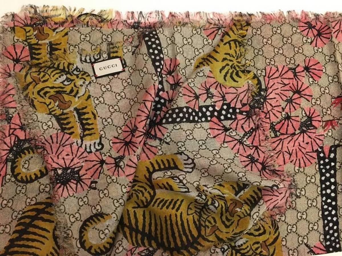 Gucci Bengal Print Shawl - 
Fringe edge Width 140 cm, 
Height 140 cm, 
85% modal and 15% silk, 
Made in Italy
