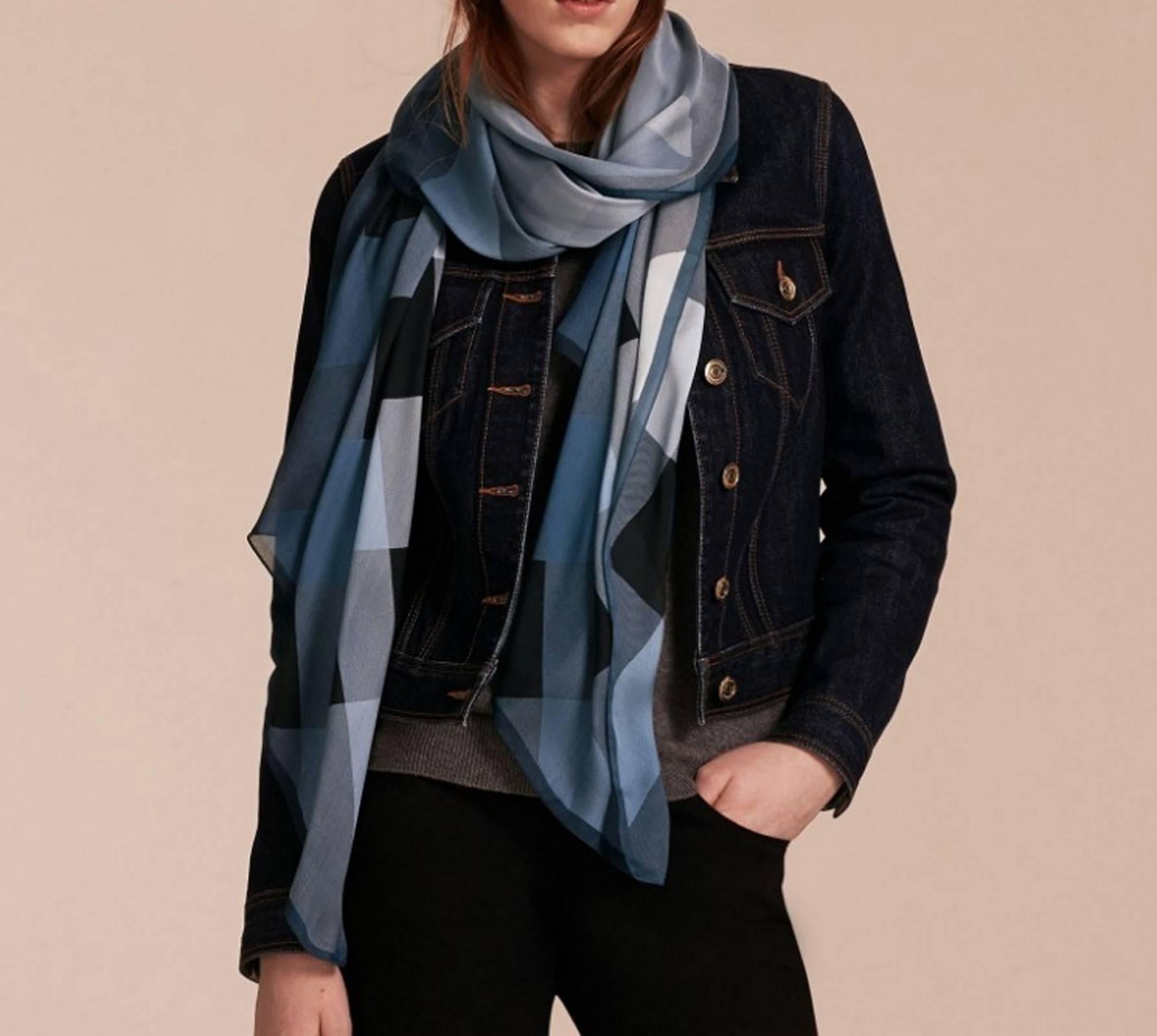 Burberry Ombre Check Silk Scarf Blue

Color: Dusty Blue 
Size: Vertical 190 cm × Horizontal 70 cm 
Material: Silk 
Spec: Dry Cleaning 
Manufacturer Tag included