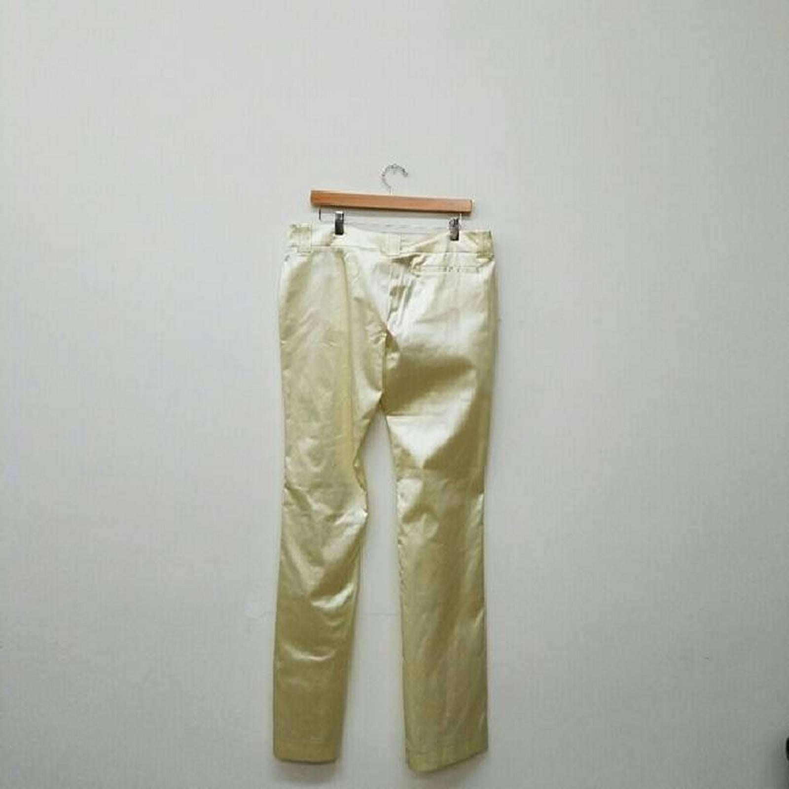 Roberto Cavalli Class Trousers Pants

Brand new. Never used. Tags still attached.

Type:Pants
Size:12 (L, 32, 33)
Color:yellow gold
Brand:Roberto Cavalli
Style/Collection:Roberto Cavalli Class Trousers