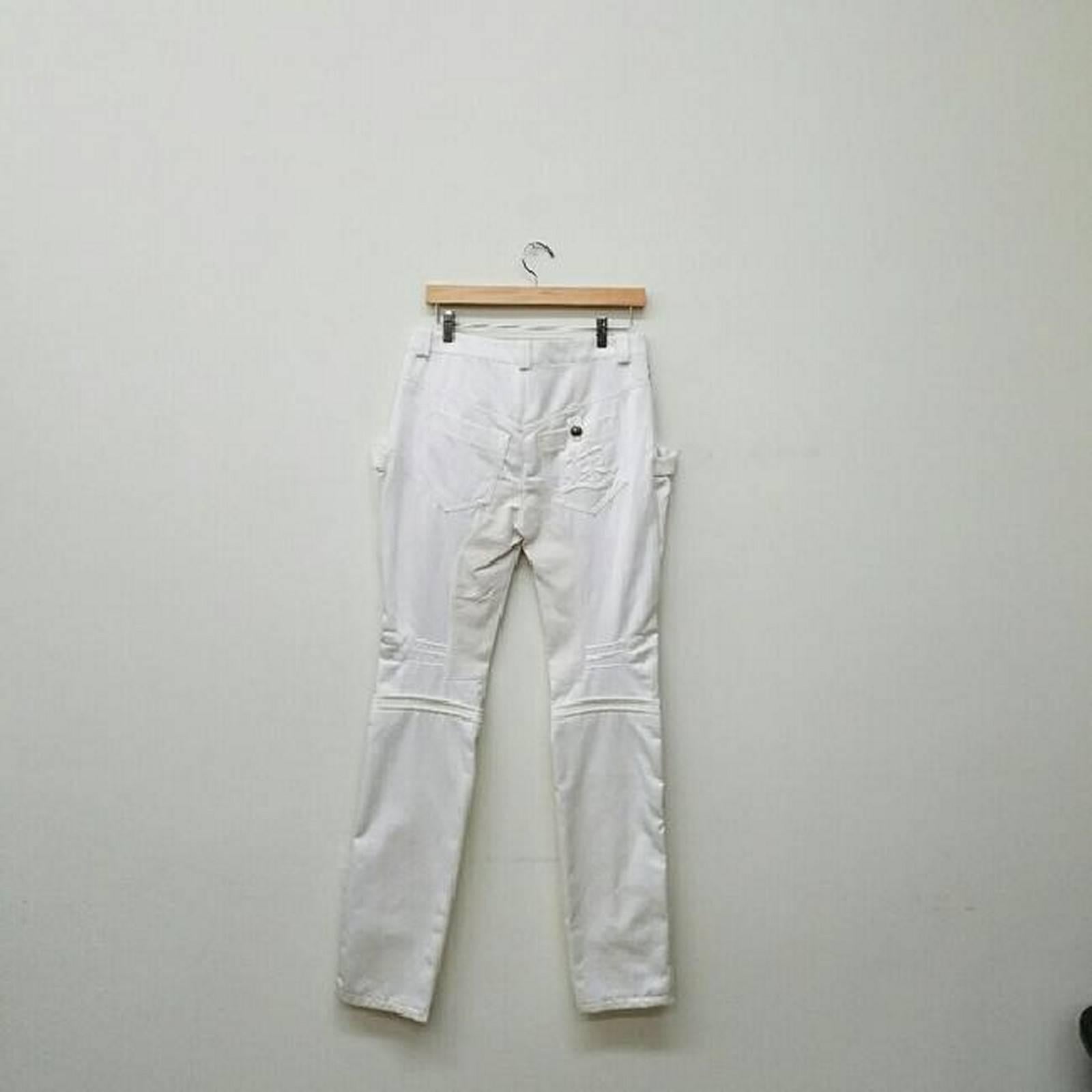 Balenciaga Paris Casual Pants

Brand new. Never used. Tags still attached. MADE IN FRANCE.

Type:Pants
Size:16 (XL, Plus 0x)
Color:White
Brand:Balenciaga
Style/Collection:Balenciaga Paris Casual Pants